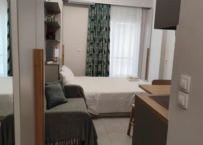 Parastaseis Georges Sq * Patras