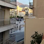 Parastaseis Georges Sq *