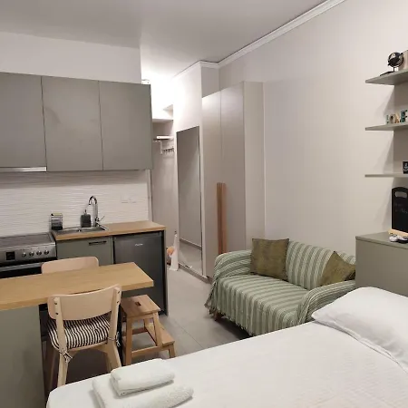 Parastaseis Georges Sq *