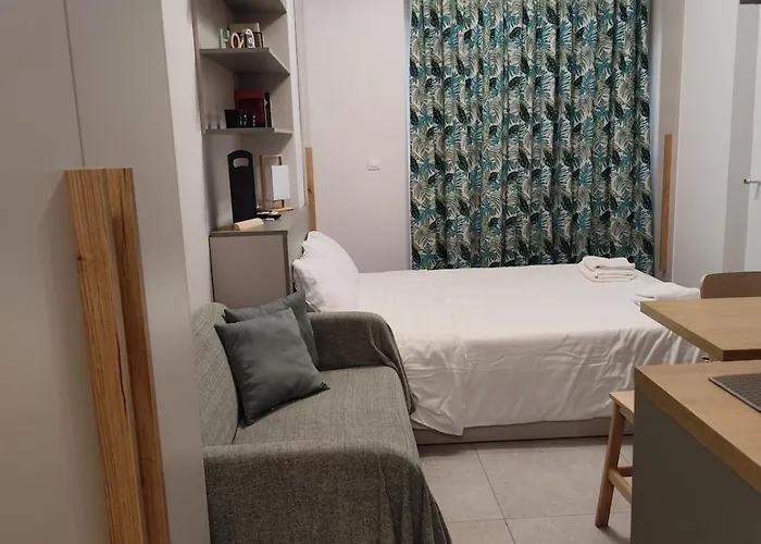 Parastaseis Georges Sq