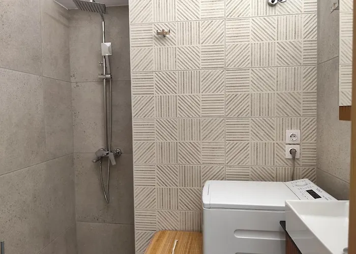 Parastaseis Georges Sq